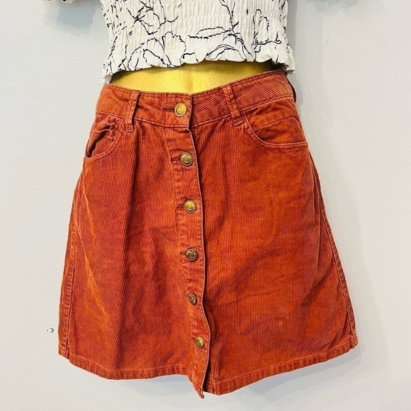 corduroy skirt and bubble sleeve top - Picture 3 of 6